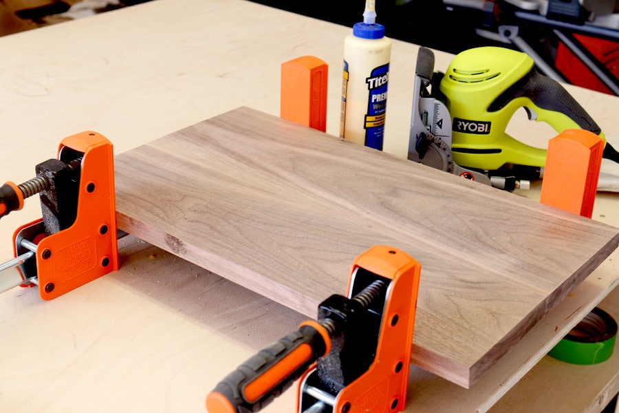 How to build a DIY folding lap desk breakfast tray from one board.
