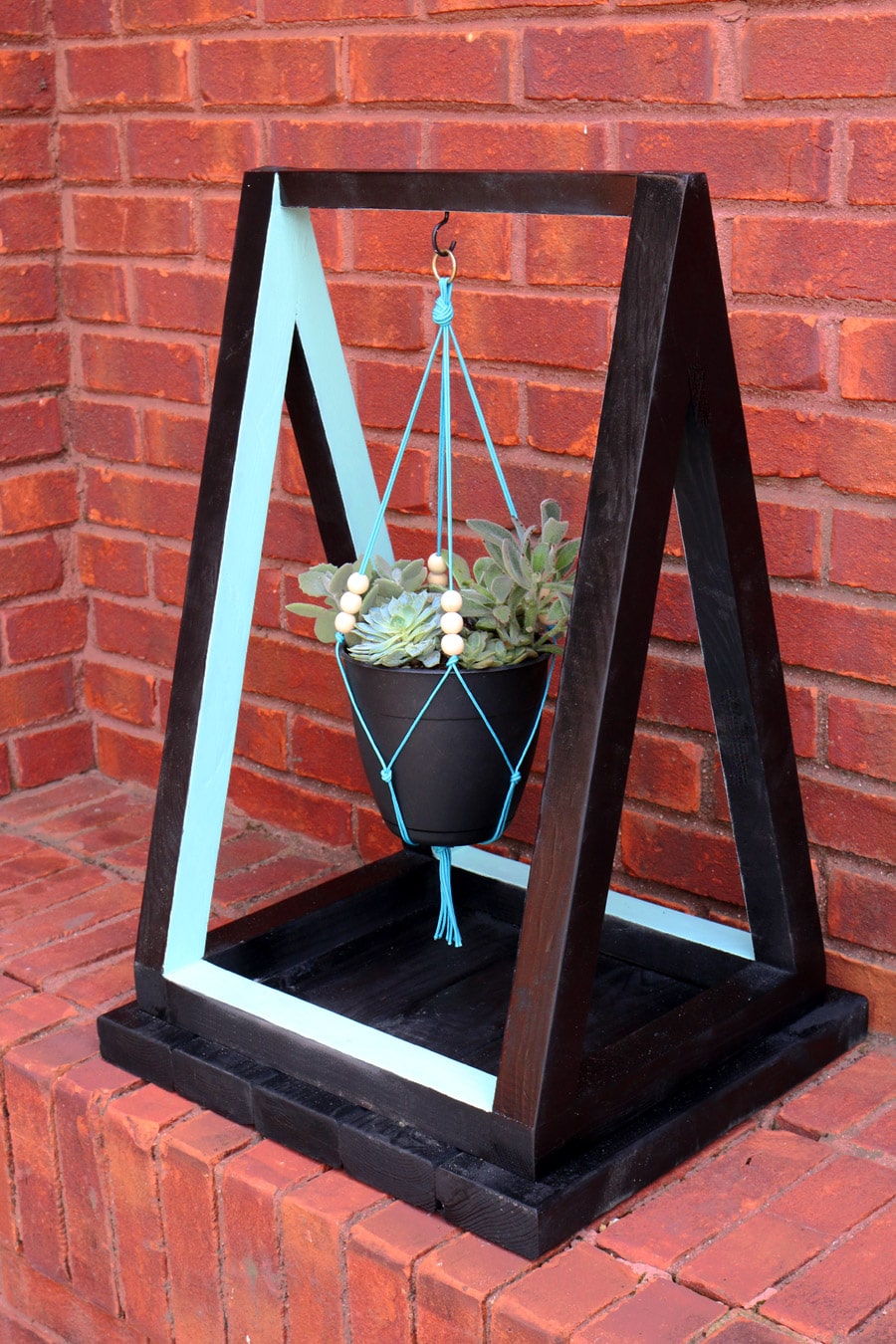 How to build a triangle hanging planter