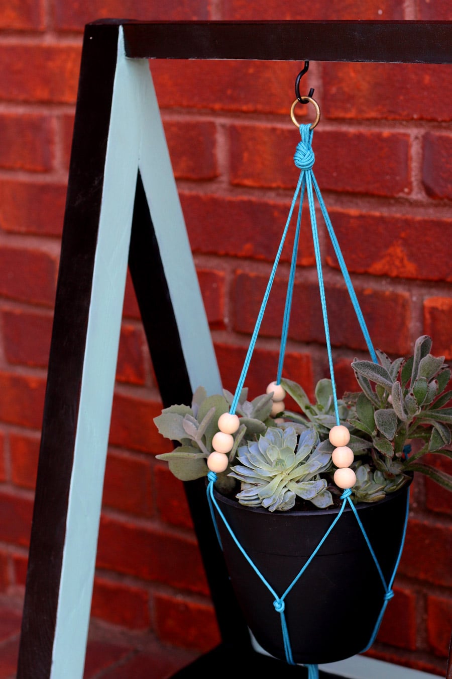 How to build a DIY hanging planter