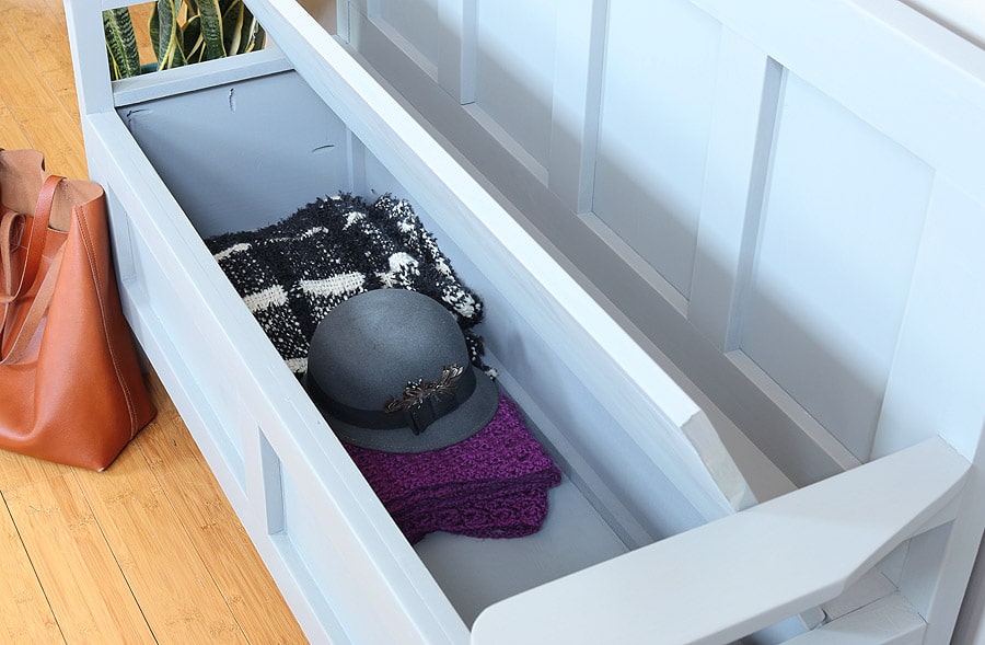 How to build a DIY Storage Bench. Free plans by Jen Woodhouse