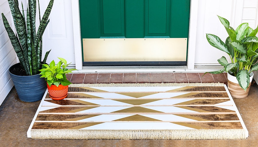 How to make a DIY doormat out of wood and rope