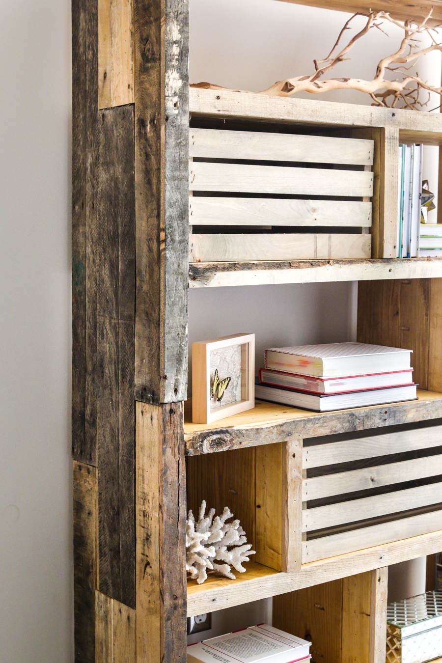 How to build a pallet bookshelf