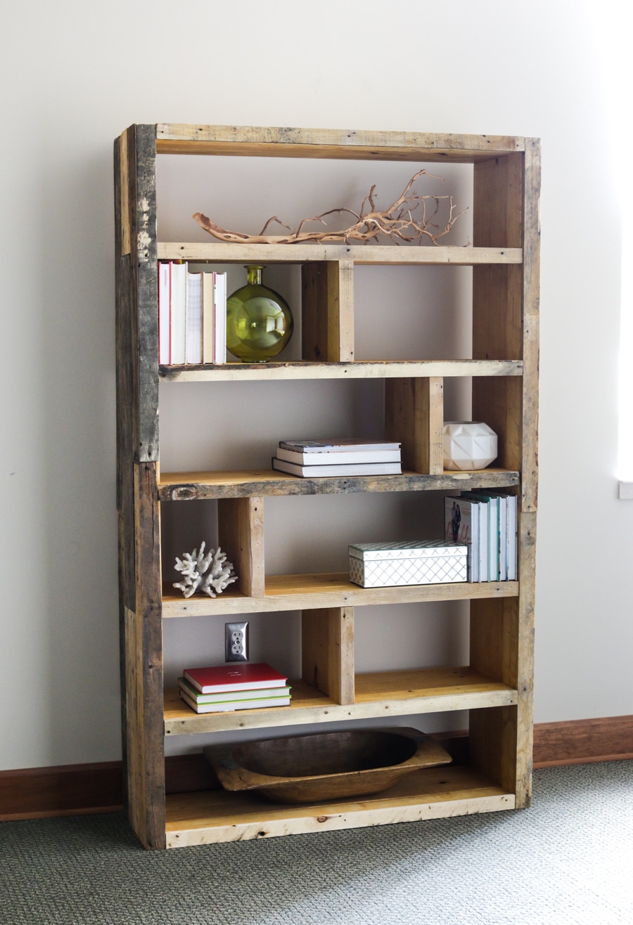 DIY Rustic Bookshelf with Pallets and Crates