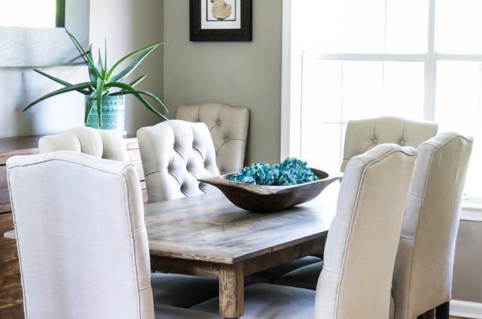 How to build a DIY Farmhouse Table in 5 easy steps. Easiest DIY dining table ever!