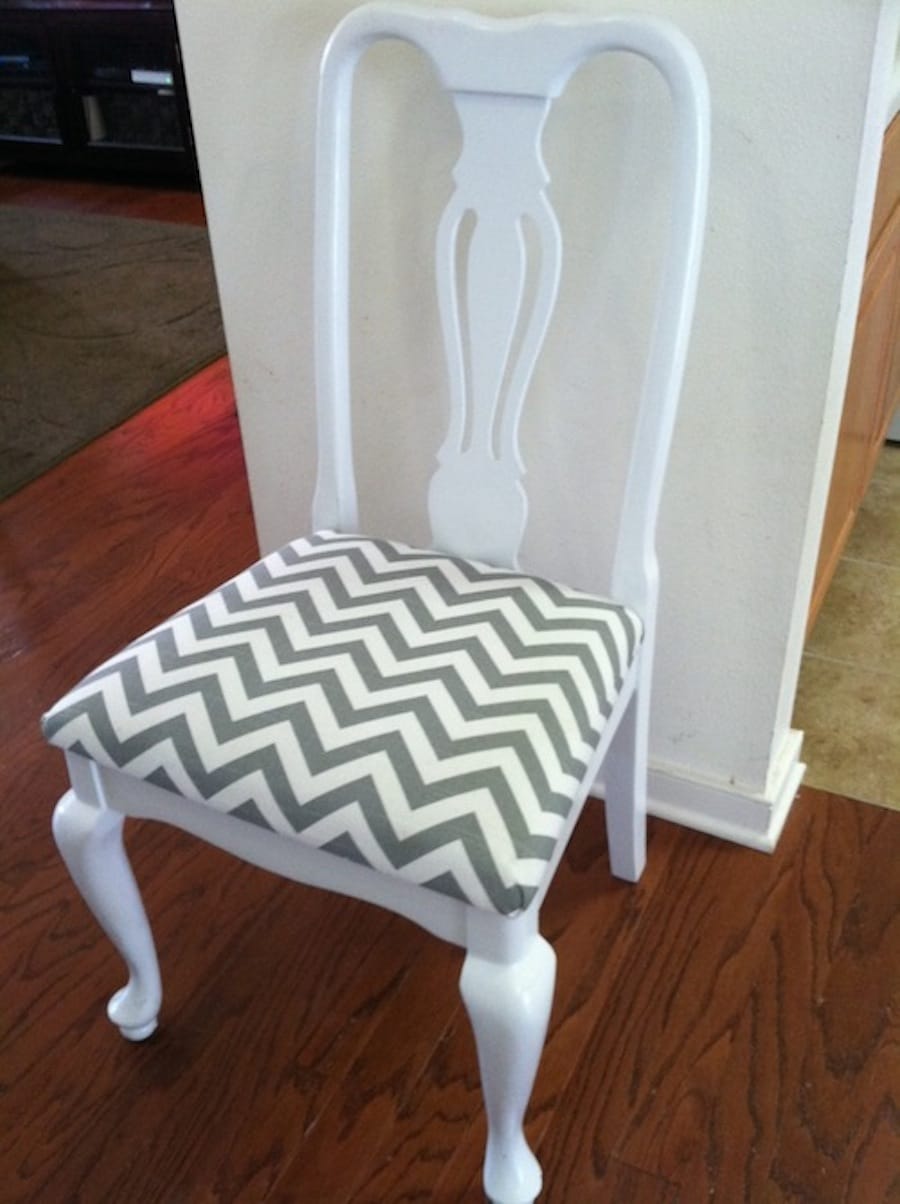 White queen anne online chair