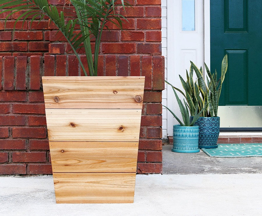 How to build a DIY tapered cedar planter