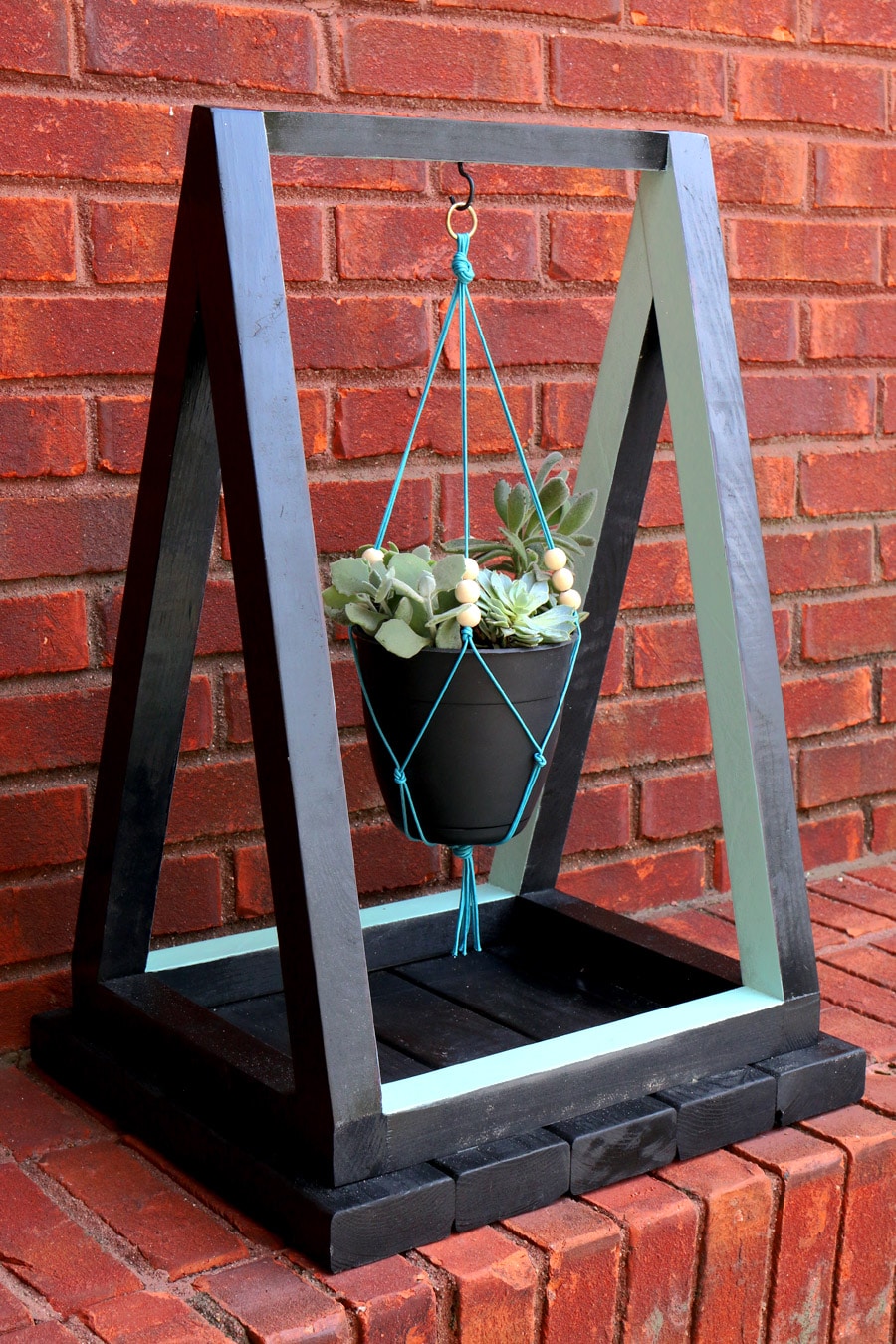 How to build a triangle hanging planter