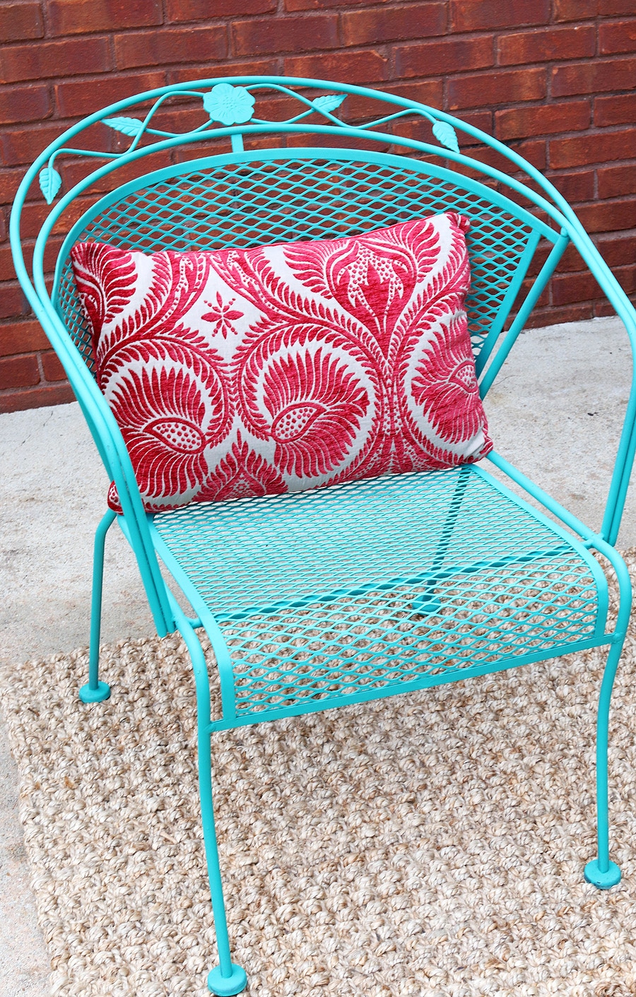 How to paint a wrought iron patio set with Chalk Paint® by Annie Sloan