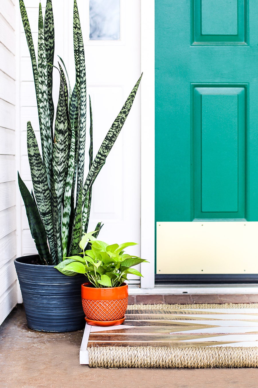 How to make a DIY tribal doormat out of wood and rope