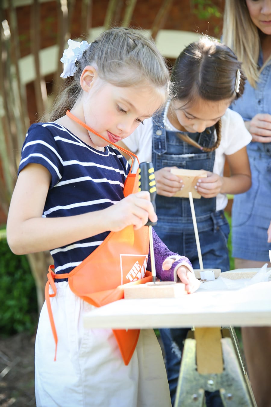 Cute kids construction themed party where the kids build something! How fun!