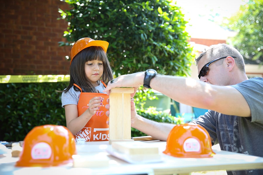 What a fun idea for a kids birthday party! A construction-themed party where kids can build things!