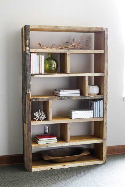 DIY Rustic Bookshelf with Pallets and Crates