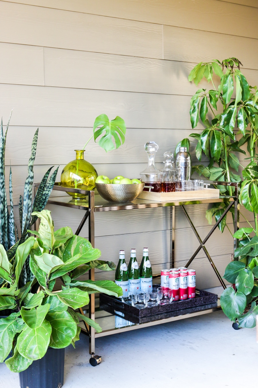 How to decorate an outdoor bar cart