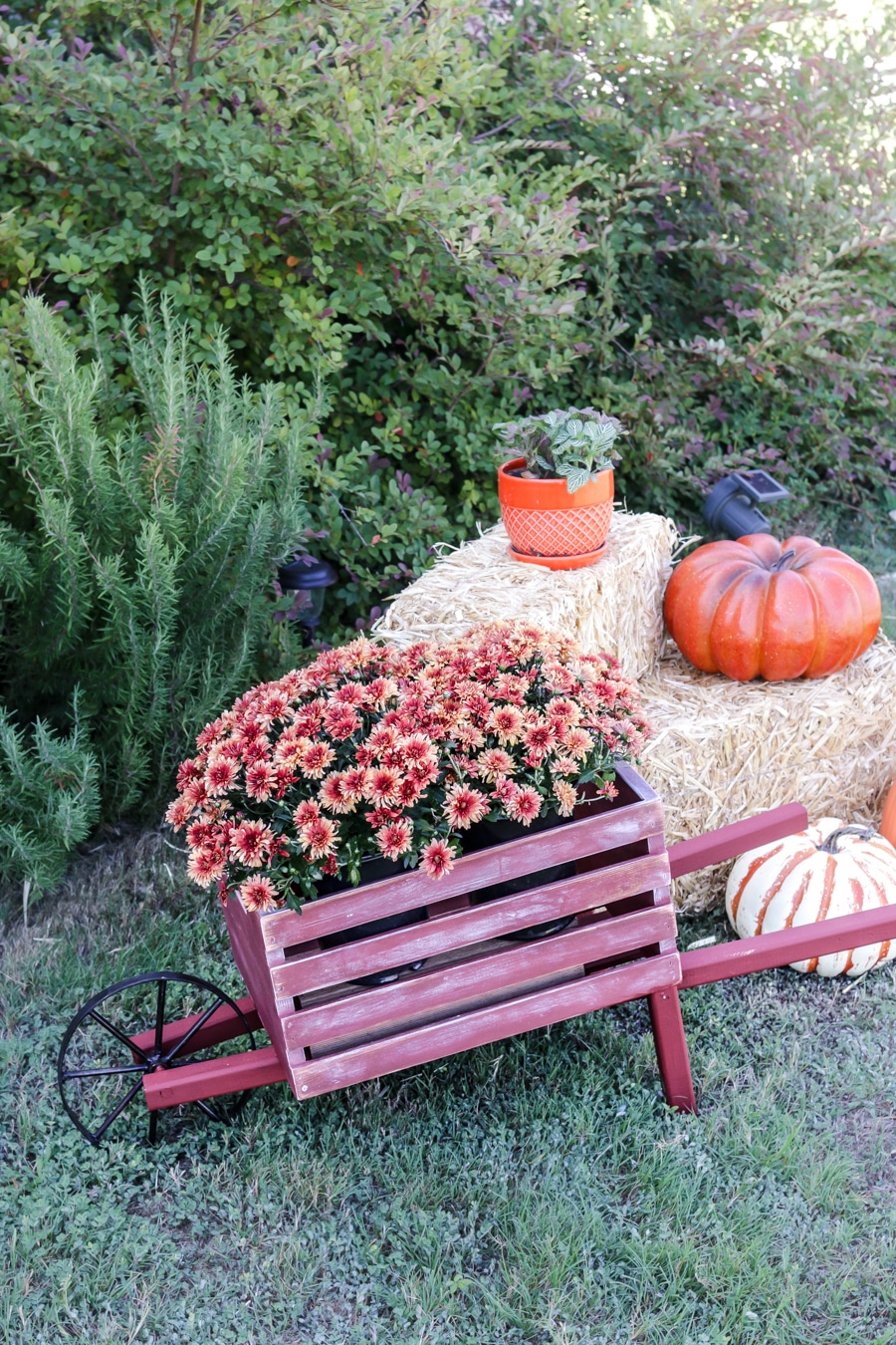 How To Tutorial Build A DIY Rustic Wheelbarrow For Fall