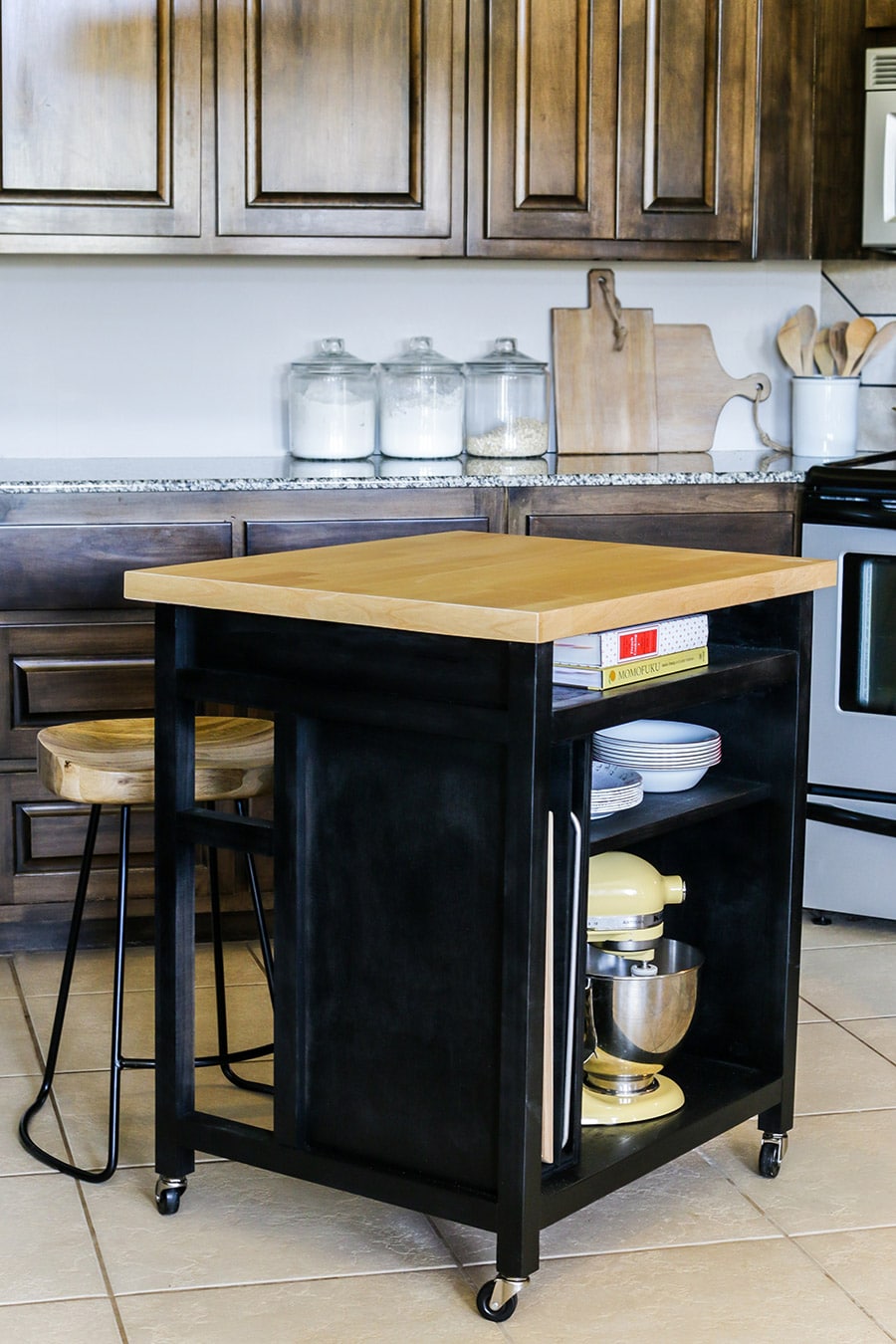 Need more workspace and storage in your kitchen? Learn how to build this DIY kitchen island on wheels! Free plans by Jen Woodhouse