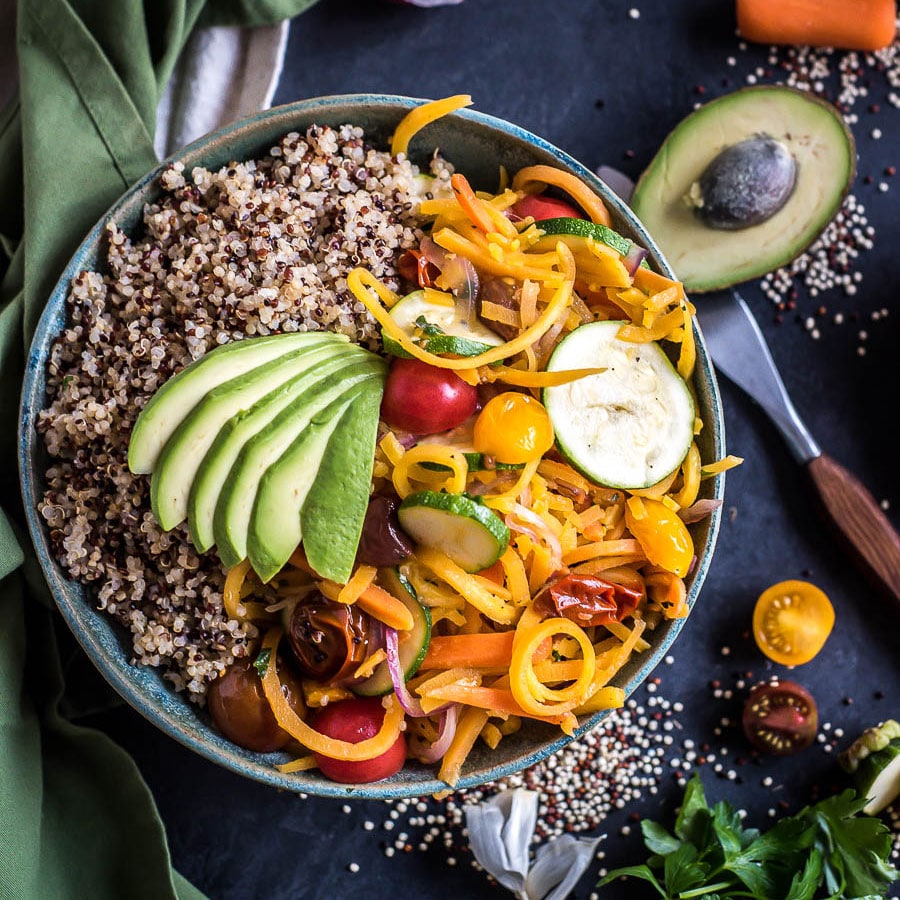 EASY AND SATISFYING VEGGIE QUINOA BOWL