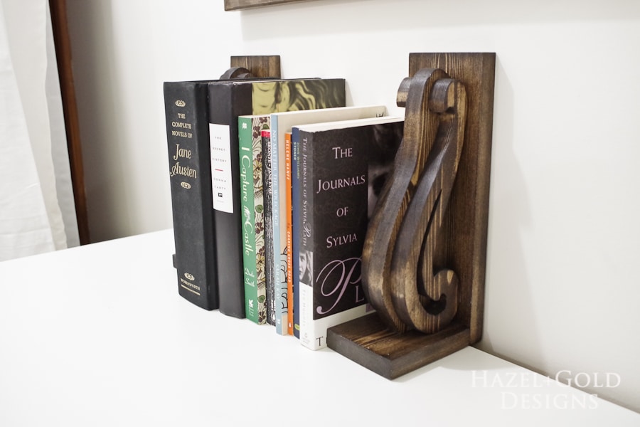 DIY Decorative Wooden Bookends- option to turn sideways so they face forward too
