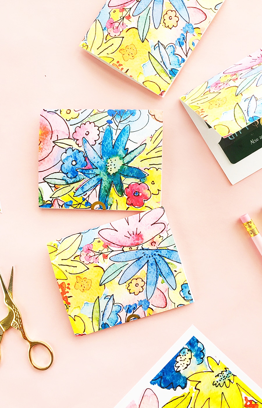 DIY Gift Card Holder - Download this template and make these gift card holders. Perfect way to say thank you at the end of the school year!