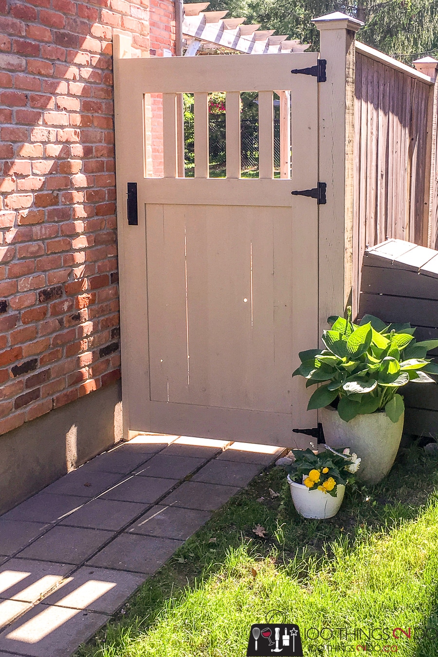 DIY Garden Fence with Gate