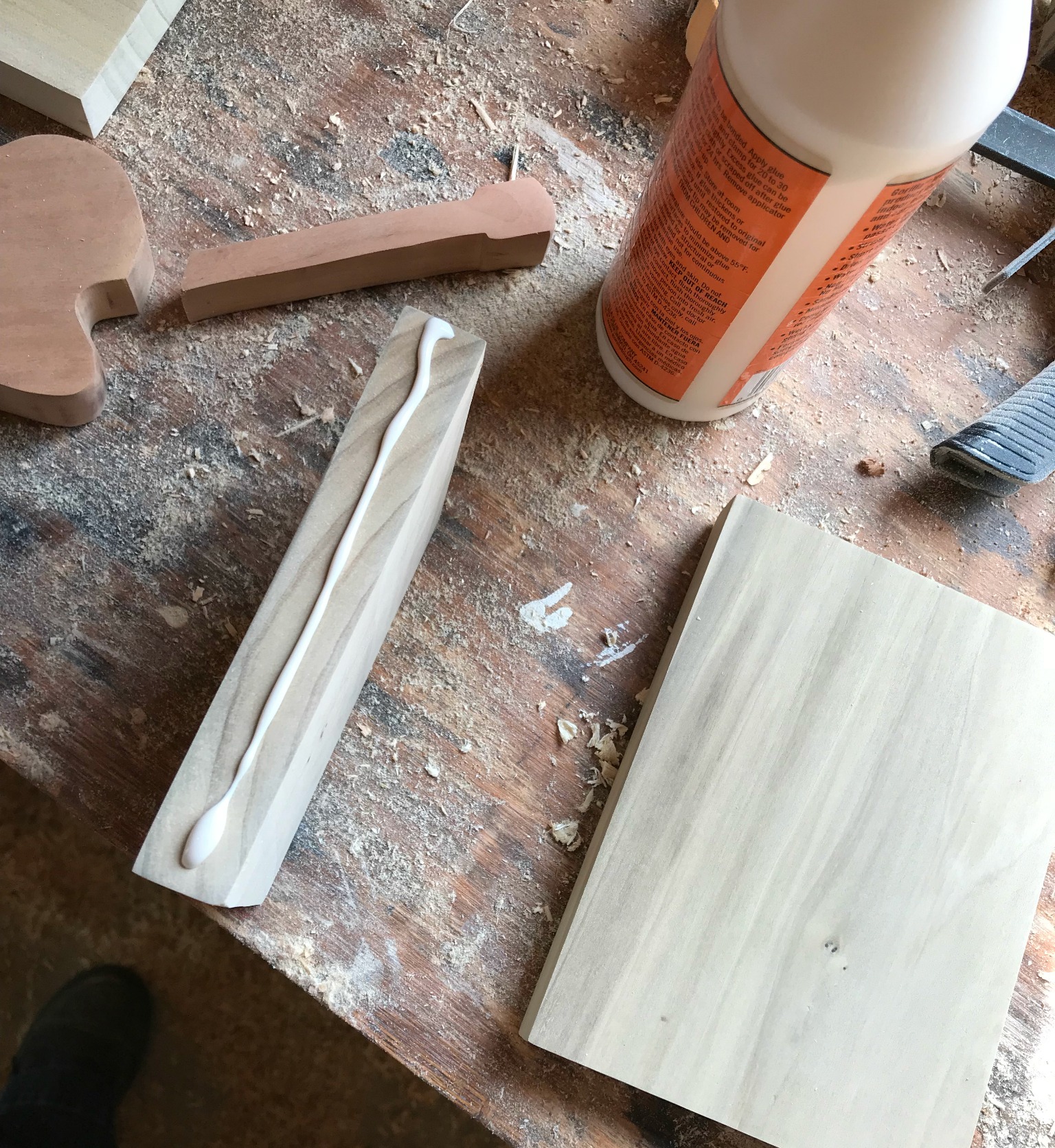 apply wood glue to bookend pieces