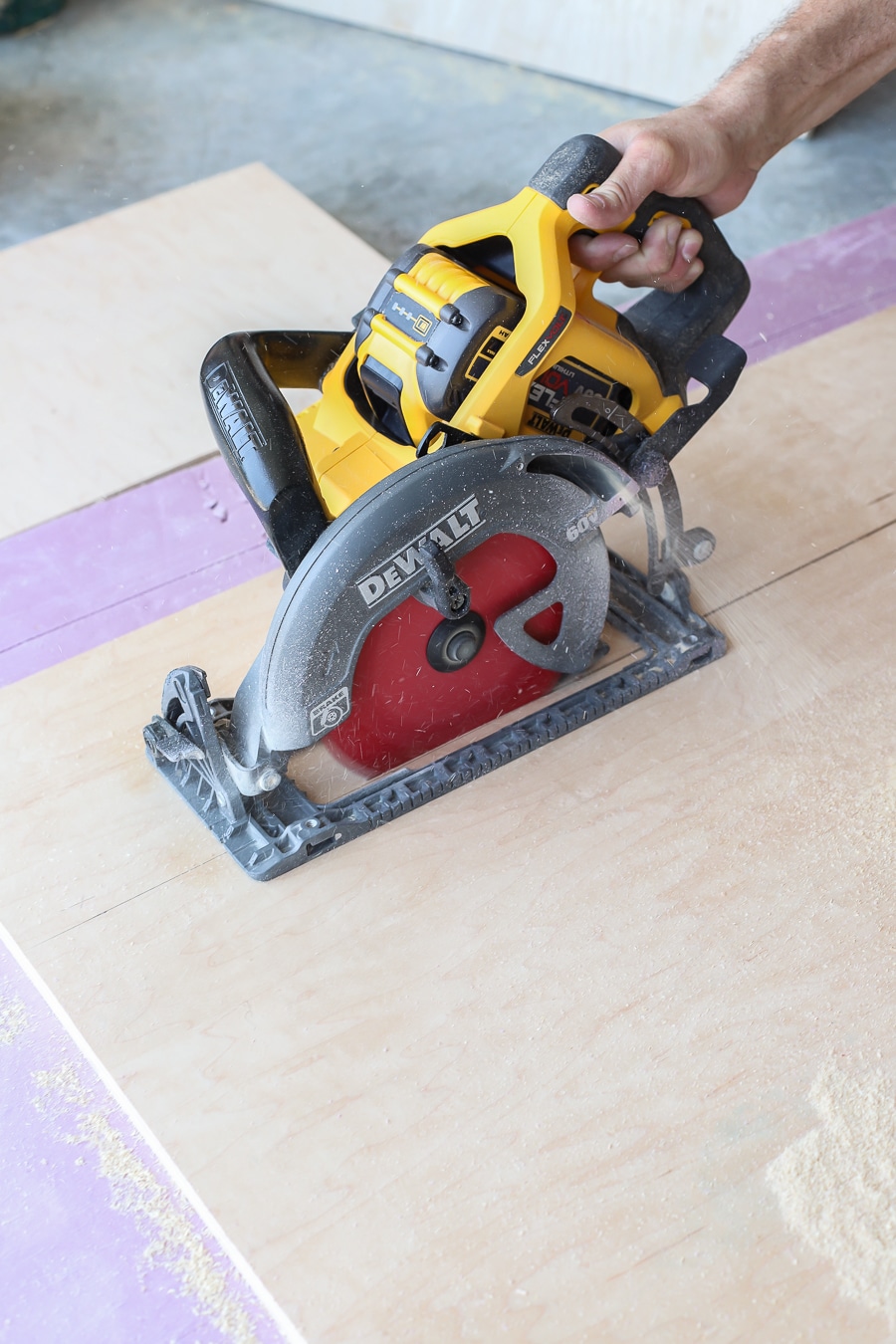 Dewalt worm drive style circular saw with diablo framing blade