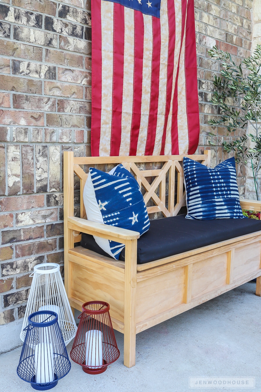 Patriotic porch decorations