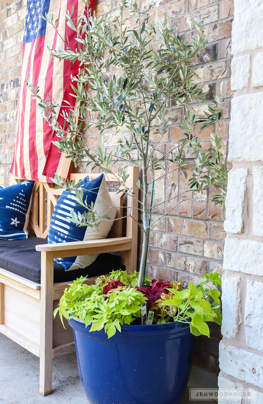 How to decorate your porch for the summer