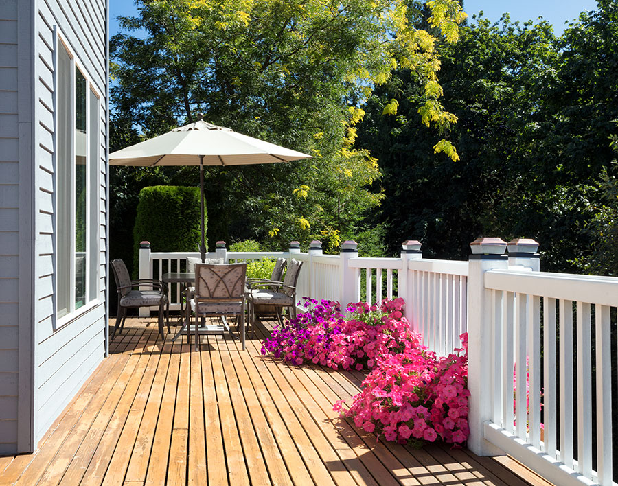 Why Homeowners Choose Wood Over Composite Decking