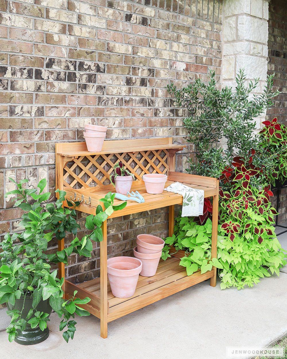 How to build a DIY potting bench - plans and tutorial by Jen Woodhouse