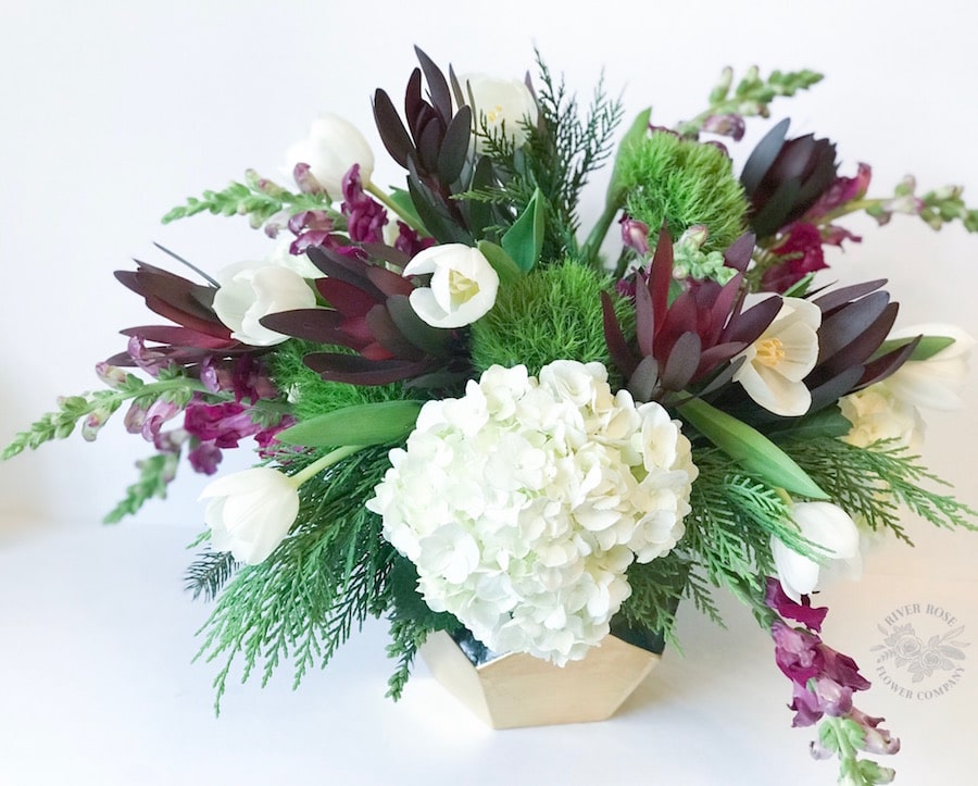 modern christmas flower arrangements