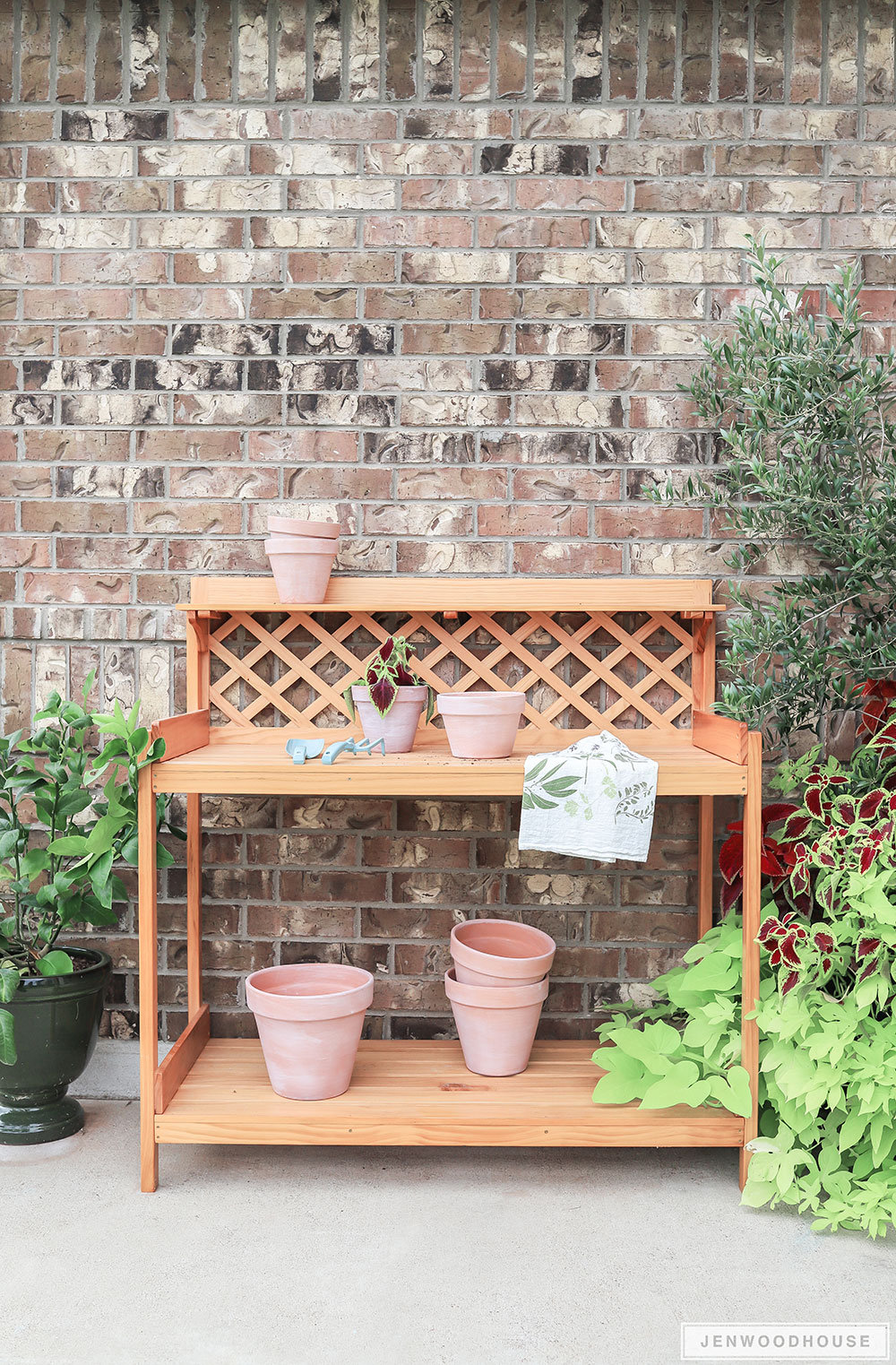 How to build a DIY potting bench potting table gardening station