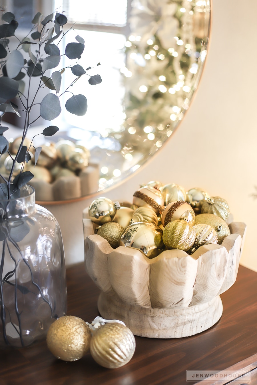 Christmas decorations in the dining room