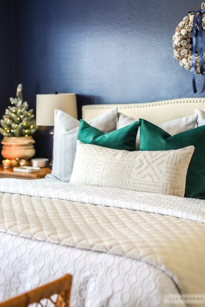 How to decorate bedroom for Christmas