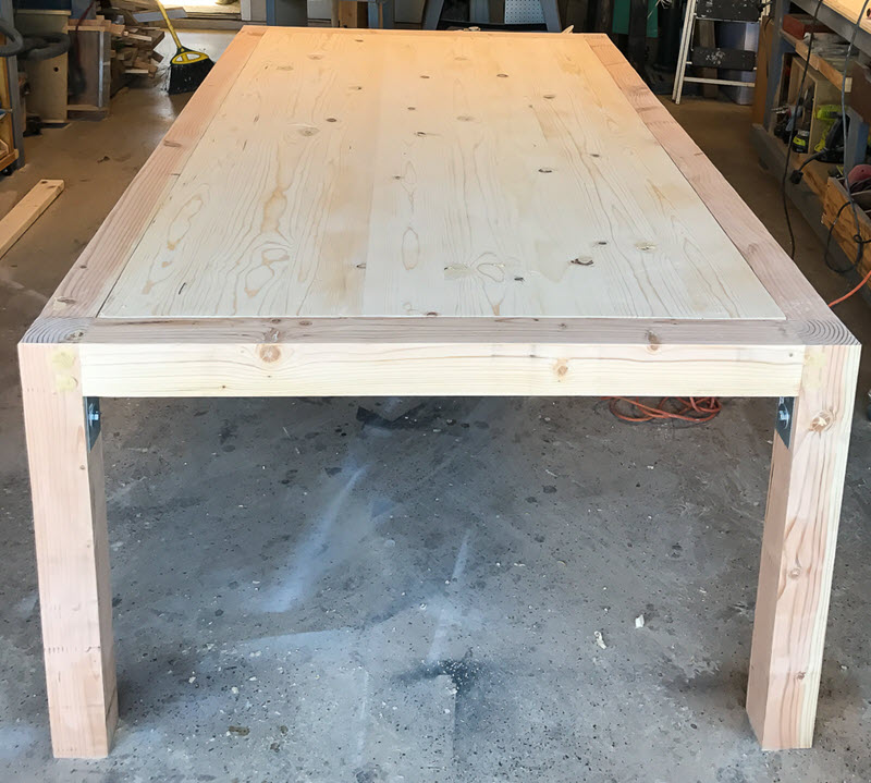 Making a simple and easy dining table 