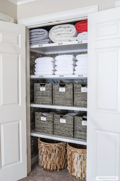 How to organize a linen closet - check out this linen closet makeover!