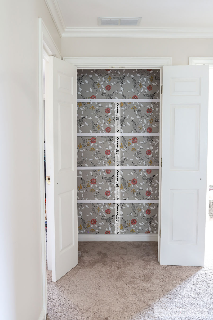 Linen closet shelves organizing