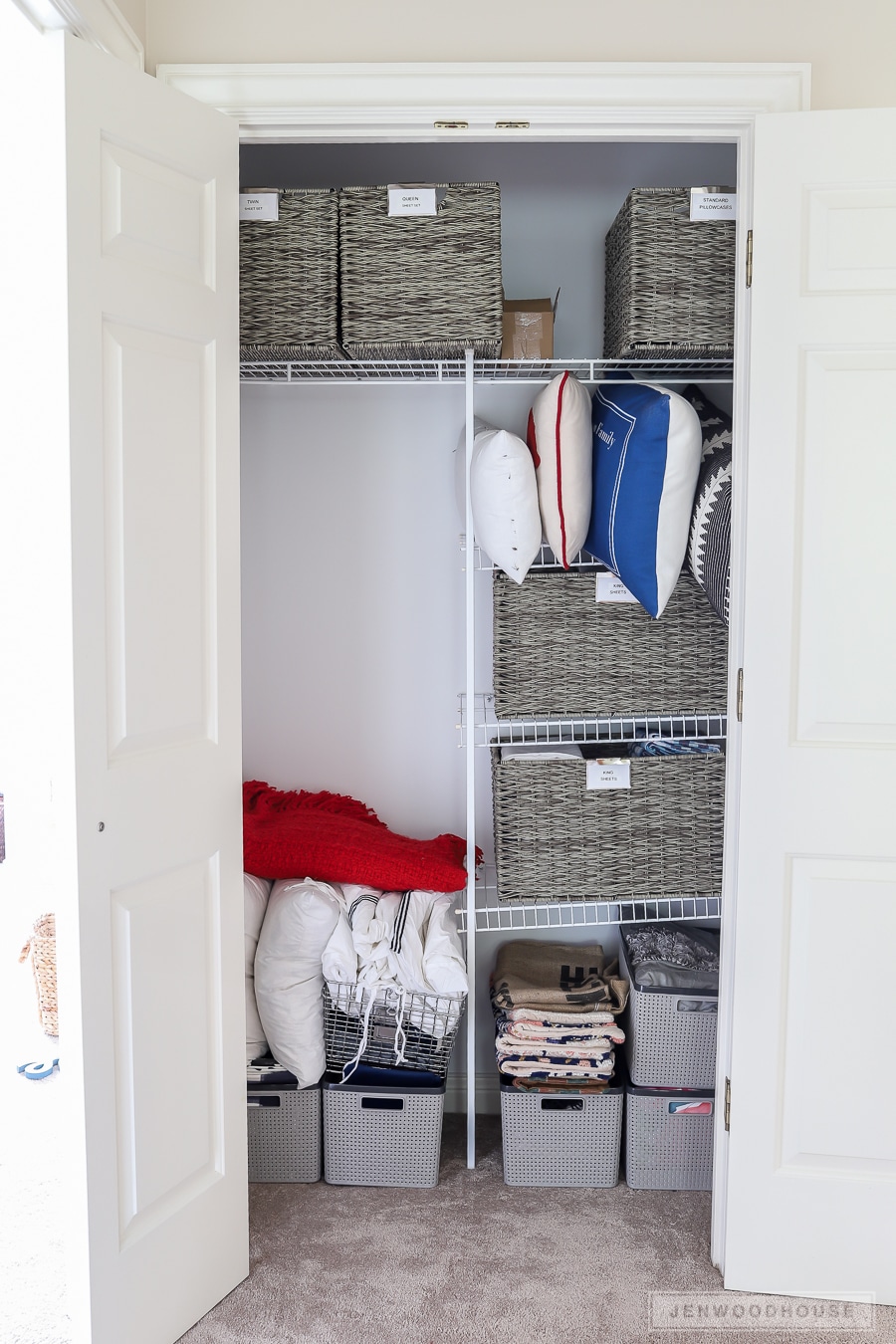 16 Small Linen Closet Organization Ideas