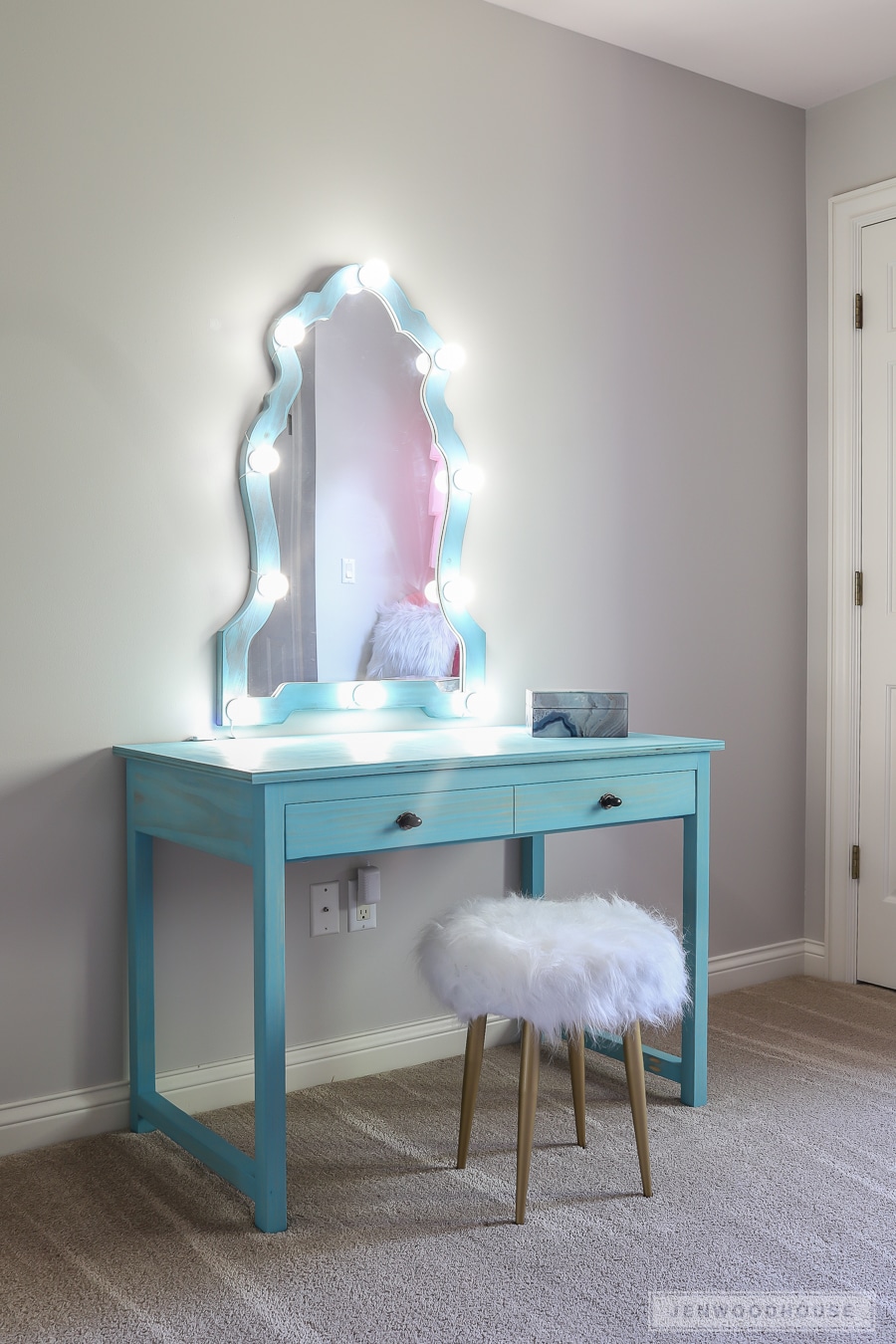 How to build a DIY makeup vanity with lights - desk with drawers