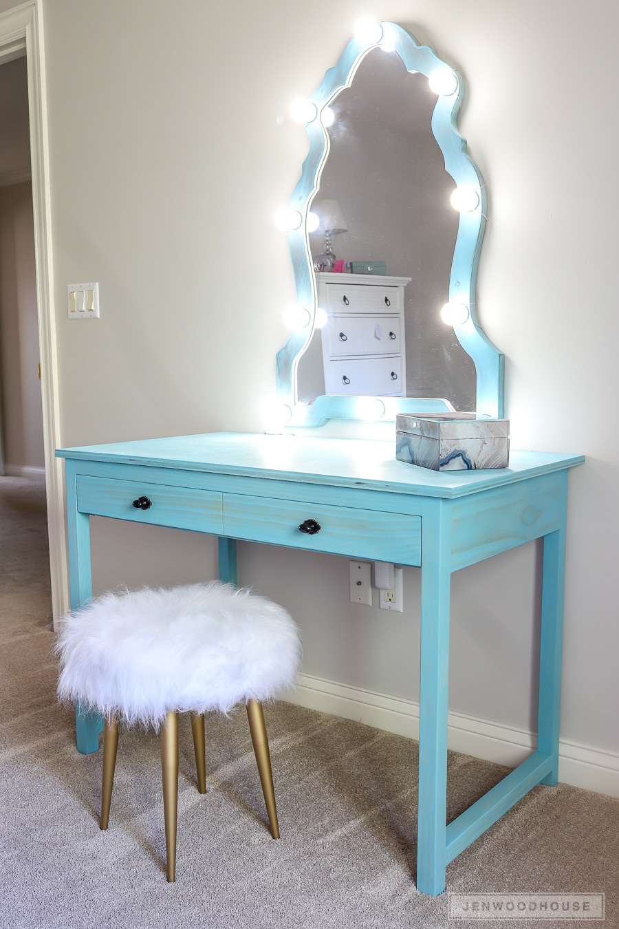How to build a DIY makeup vanity with lighted mirror