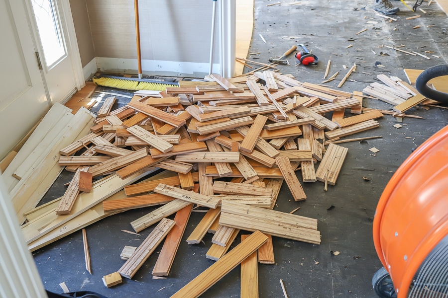 How to remove hardwood flooring the quick way