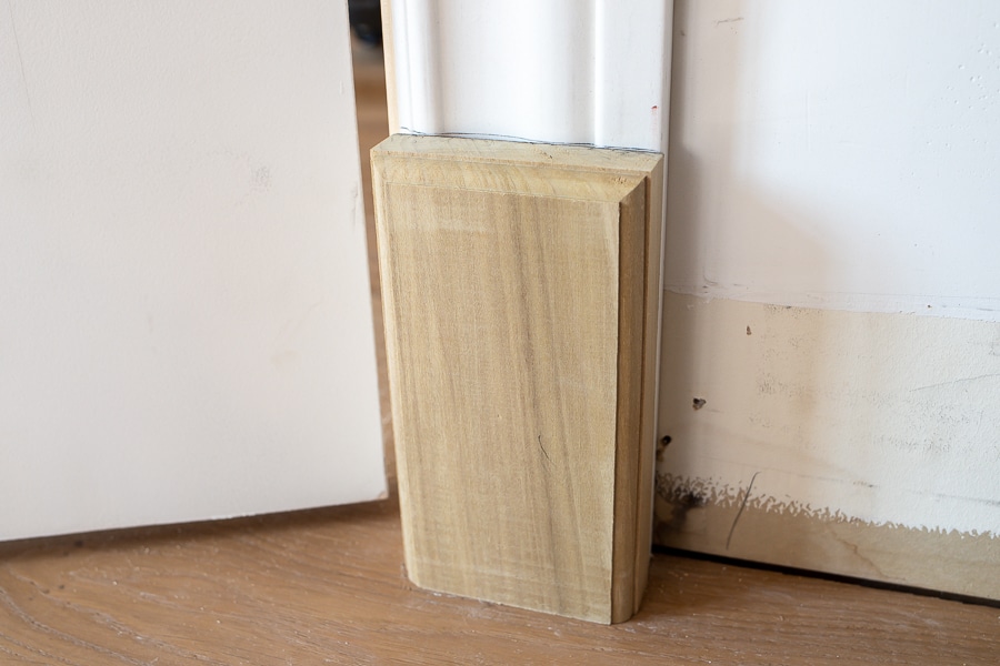Door casing with plinth block