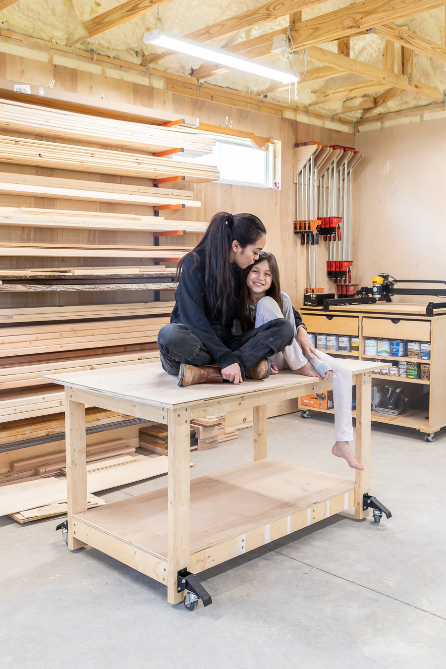 How To Build A DIY Simple Mobile Workbench From Scrap Wood