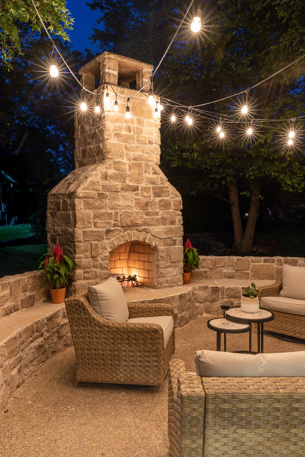 Outdoor Fireplace With Bench Seating W, Outdoor Fireplace Seating Wall