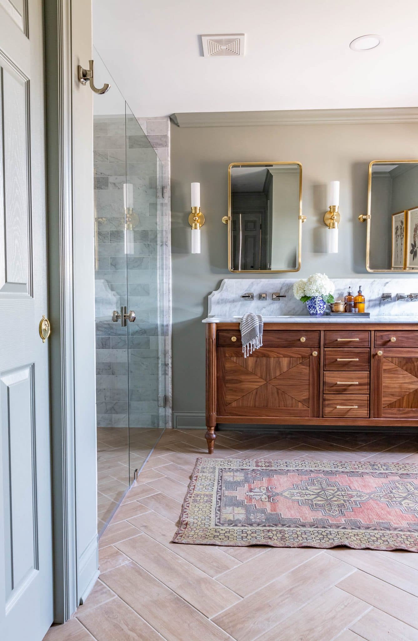 Small Bathroom Design Double Vanity