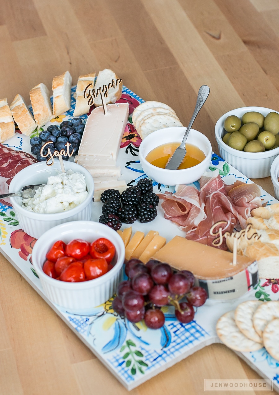 How to make a DIY Anthropologie-inspired Sissinghurst Hand Painted Cheese Board