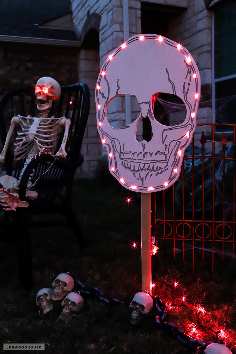 How to make a Halloween spooky skull sign