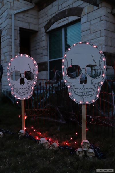 How To Make DIY Spooky Skull Yard Signs for Halloween