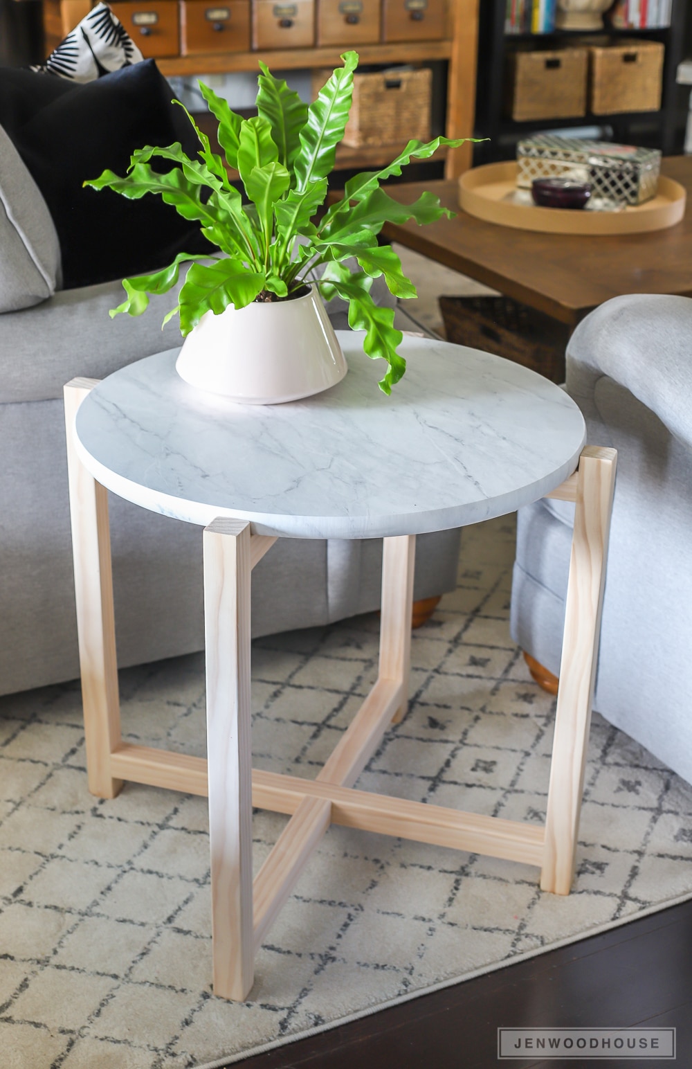 How To Build A Round Faux Marble Side Table