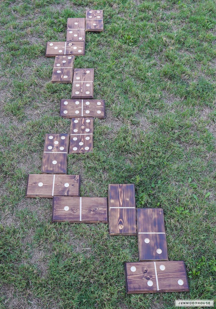 How to make DIY lawn dominoes