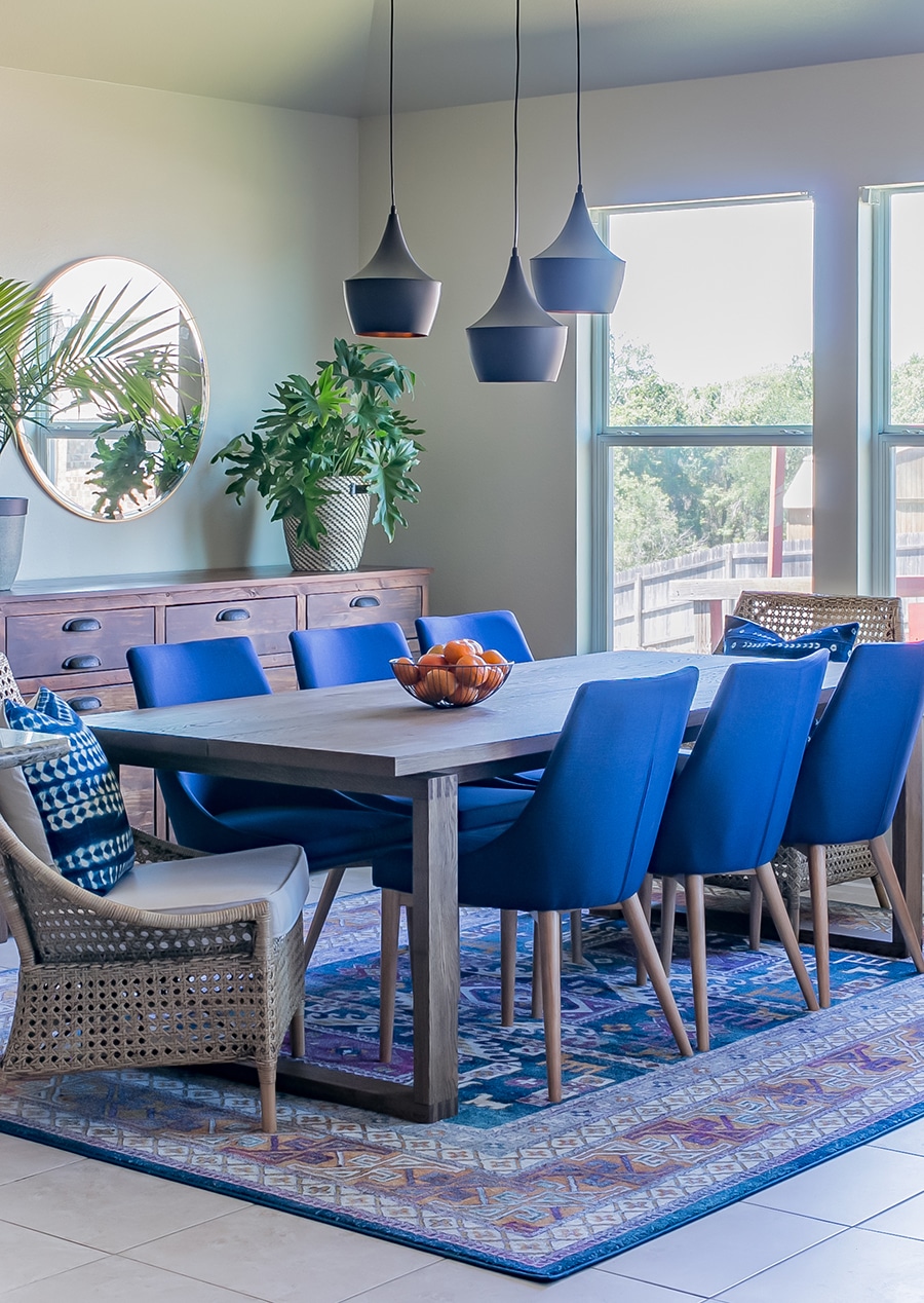 Table and chairs for living online room